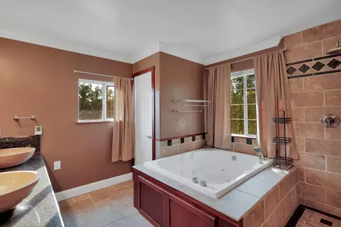 Bath - 266 Mora Ct, Redding, CA 96003 photo 2 of 9