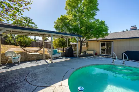 Exterior - 3949 Oro St, Redding, CA 96001 photo 7 of 10