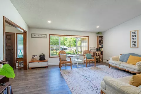 Living - 3949 Oro St, Redding, CA 96001 photo 2 of 3