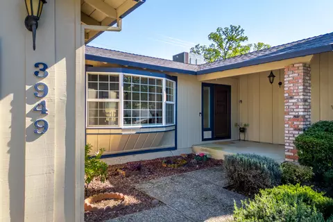 Exterior - 3949 Oro St, Redding, CA 96001 photo 3 of 10