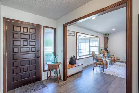 Dining - 3949 Oro St, Redding, CA 96001 photo 1 of 3