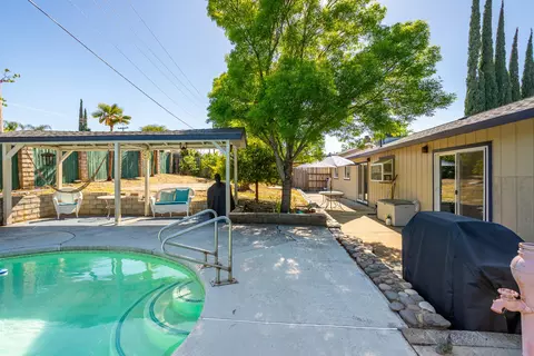 Exterior - 3949 Oro St, Redding, CA 96001 photo 5 of 10