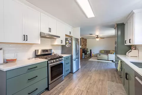 Kitchen - 3949 Oro St, Redding, CA 96001 photo 3 of 4