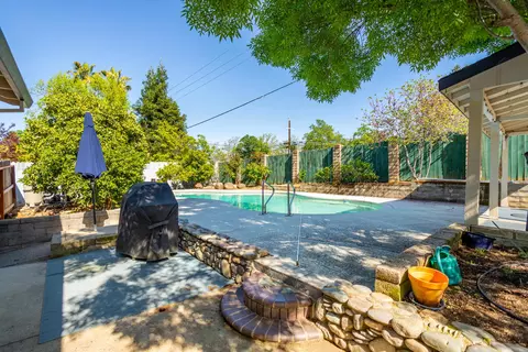 Exterior - 3949 Oro St, Redding, CA 96001 photo 10 of 10