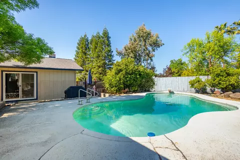 Exterior - 3949 Oro St, Redding, CA 96001 photo 8 of 10