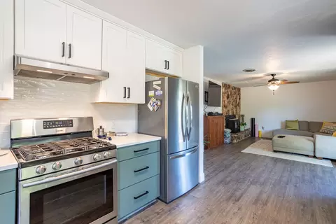 Kitchen - 3949 Oro St, Redding, CA 96001 photo 4 of 4