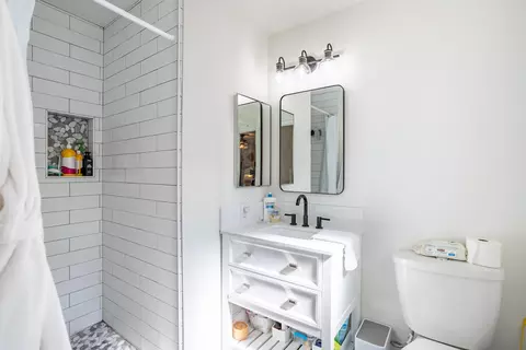 Bath - 3949 Oro St, Redding, CA 96001 photo 2 of 2