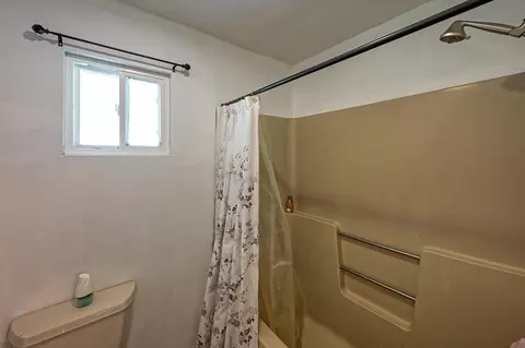 Bath - 1471 3rd St, Anderson, CA 96007 photo 5 of 5