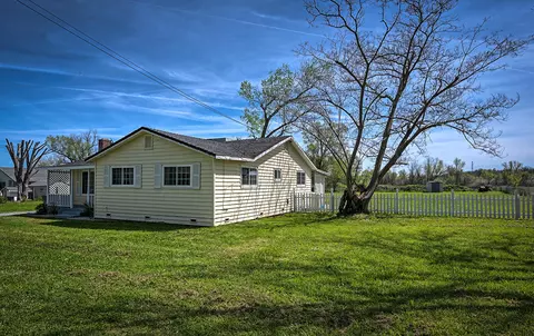 Exterior - 1471 3rd St, Anderson, CA 96007 photo 11 of 12