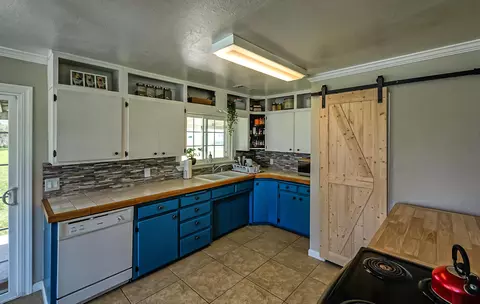 Kitchen - 1471 3rd St, Anderson, CA 96007 photo 2 of 2