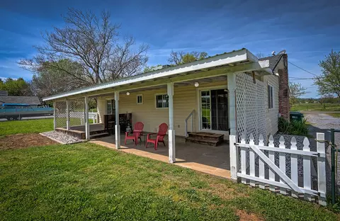 Exterior - 1471 3rd St, Anderson, CA 96007 photo 5 of 12