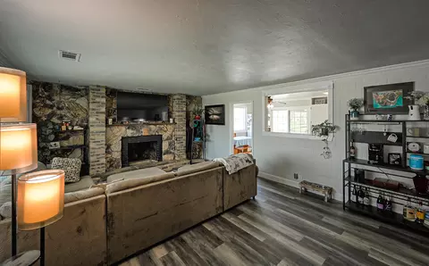 Living - 1471 3rd St, Anderson, CA 96007 photo 1 of 4