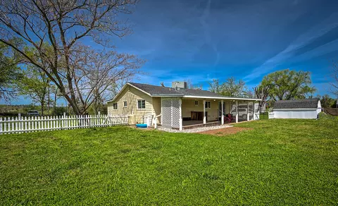Exterior - 1471 3rd St, Anderson, CA 96007 photo 4 of 12