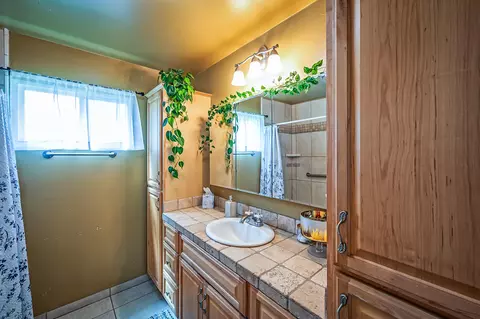 Bath - 1471 3rd St, Anderson, CA 96007 photo 4 of 5