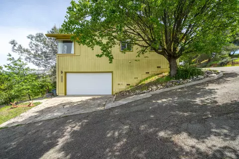 Exterior - 22057 Loop Dr, Redding, CA 96003 photo 5 of 13