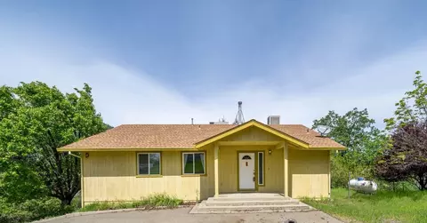 22057 Loop Dr, Redding, CA 96003
