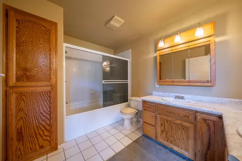 Bath - 22057 Loop Dr, Redding, CA 96003 photo 1 of 4