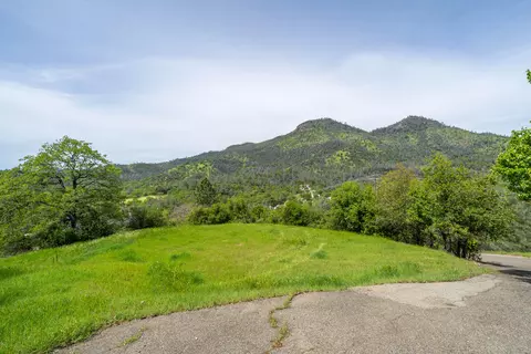 View/Area - 22057 Loop Dr, Redding, CA 96003 photo 4 of 9