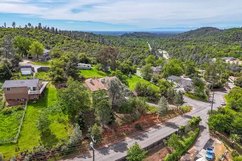 View/Area - 22057 Loop Dr, Redding, CA 96003 photo 2 of 9