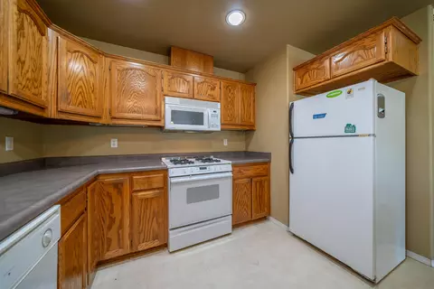 Kitchen - 22057 Loop Dr, Redding, CA 96003 photo 3 of 5