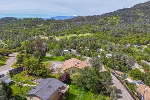 View/Area - 22057 Loop Dr, Redding, CA 96003 photo 6 of 9