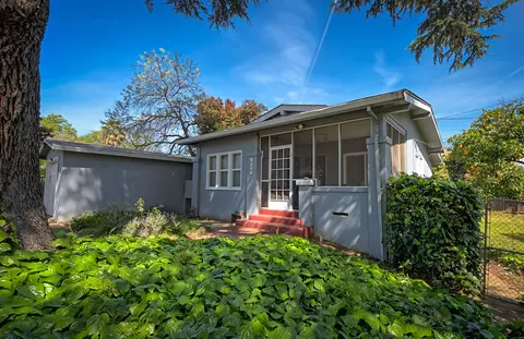 620 Orchard Estates Dr, Redding, CA 96001