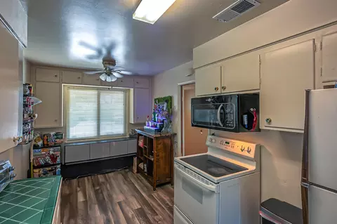 Kitchen - 630 Orchard Estates Dr, Redding, CA 96001 photo 2 of 2