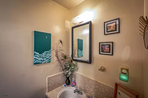Bath - 630 Orchard Estates Dr, Redding, CA 96001 photo 3 of 3
