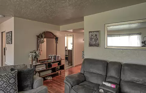 Living - 630 Orchard Estates Dr, Redding, CA 96001 photo 2 of 4