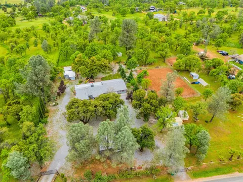 View/Area - 21087 Hackett Ln, Redding, CA 96003 photo 8 of 12