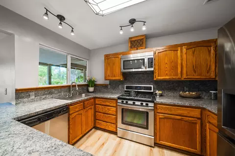 Kitchen - 21087 Hackett Ln, Redding, CA 96003 photo 2 of 5