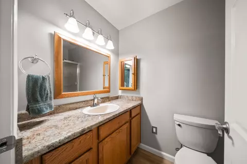 Bath - 21087 Hackett Ln, Redding, CA 96003 photo 2 of 2
