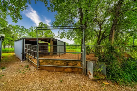 Exterior - 21087 Hackett Ln, Redding, CA 96003 photo 14 of 24