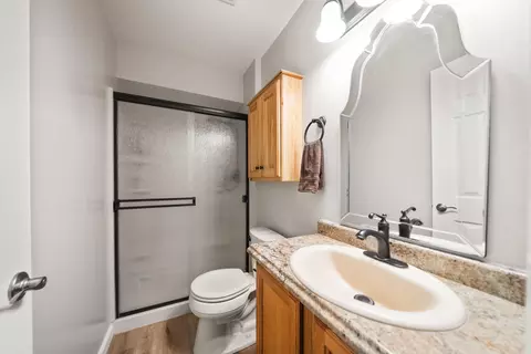 Bath - 21087 Hackett Ln, Redding, CA 96003 photo 1 of 2