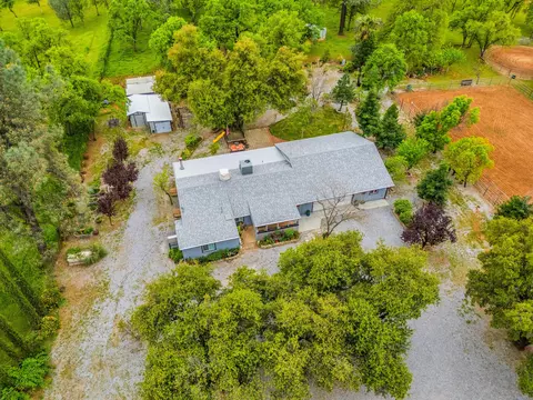 21087 Hackett Ln, Redding, CA 96003