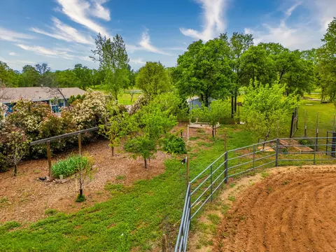 View/Area - 21087 Hackett Ln, Redding, CA 96003 photo 4 of 12