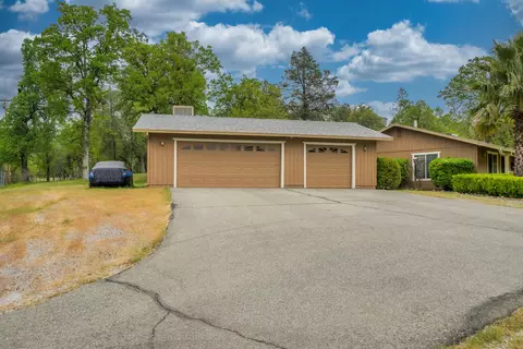 Exterior - 13935 Daniels Ln, Redding, CA 96003 photo 3 of 48