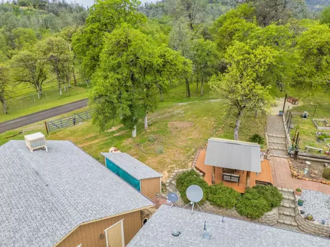 Exterior - 13935 Daniels Ln, Redding, CA 96003 photo 39 of 48