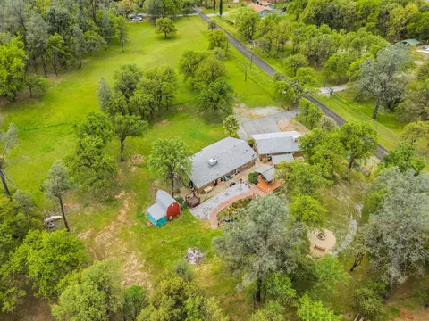 View/Area - 13935 Daniels Ln, Redding, CA 96003 photo 16 of 27