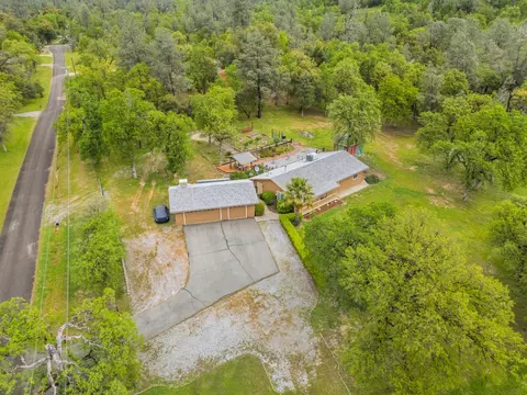 Exterior - 13935 Daniels Ln, Redding, CA 96003 photo 35 of 48