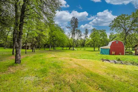View/Area - 13935 Daniels Ln, Redding, CA 96003 photo 2 of 27