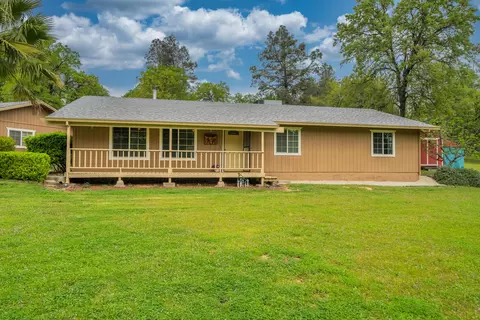 Exterior - 13935 Daniels Ln, Redding, CA 96003 photo 2 of 48