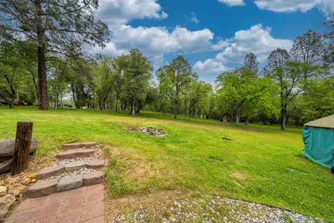 View/Area - 13935 Daniels Ln, Redding, CA 96003 photo 3 of 27