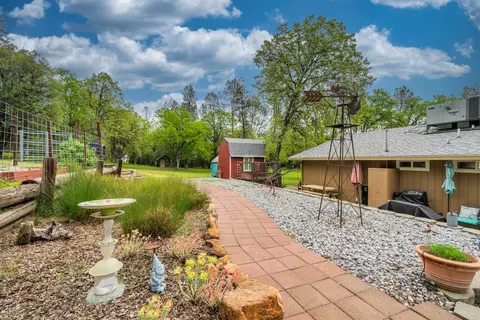 Exterior - 13935 Daniels Ln, Redding, CA 96003 photo 11 of 48