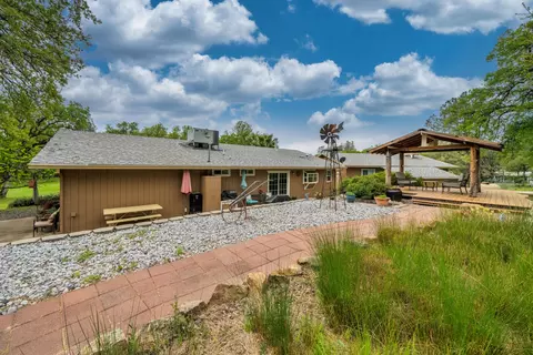 Exterior - 13935 Daniels Ln, Redding, CA 96003 photo 7 of 48