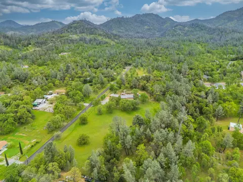 View/Area - 13935 Daniels Ln, Redding, CA 96003 photo 23 of 27