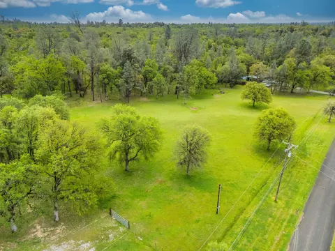 View/Area - 13935 Daniels Ln, Redding, CA 96003 photo 8 of 27