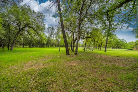 View/Area - 13935 Daniels Ln, Redding, CA 96003 photo 11 of 27