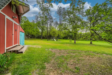 Other - 13935 Daniels Ln, Redding, CA 96003 photo 8 of 11