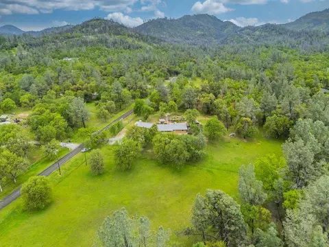 View/Area - 13935 Daniels Ln, Redding, CA 96003 photo 25 of 27